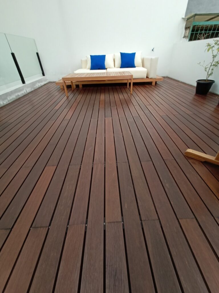 Jasa pasang lantai kayu, harga jasa pasang lantai kayu, jual parket lantai kayu